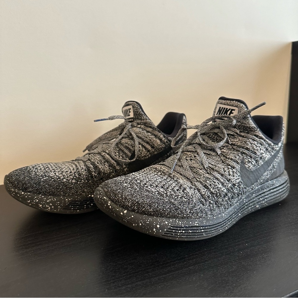 *LIKE NEW* Nike Lunarepic Low Flyknit 2 (Size 9 Men, Black and Grey)